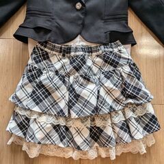 〈再値下げ〉女児フォーマルスーツ130の画像