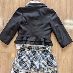 〈再値下げ〉女児フォーマルスーツ130の画像