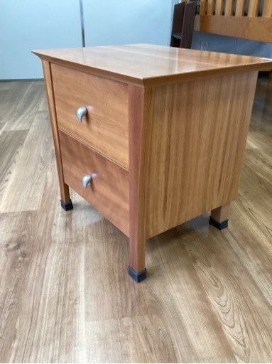 ナイトテーブル（ボーコンセプト）【町田市再生家具】243495