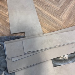 サンゲツ フロアタイル 欠け部分の画像