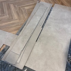 サンゲツ フロアタイル 欠け部分の画像