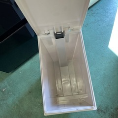 【済】ニトリ ペダル式ゴミ箱の画像