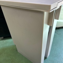 【済】ニトリ ペダル式ゴミ箱の画像