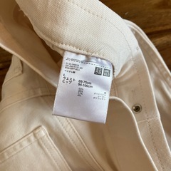 ユニクロ　白デニムの画像