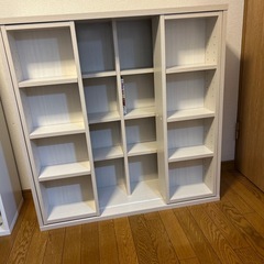 漫画本が沢山入る本棚の画像