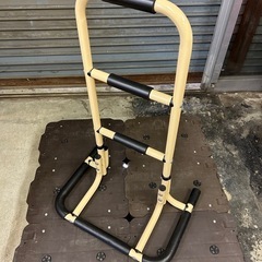 立ち上がり補助器具、介助　手すり