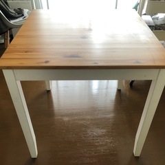 IKEA木製テーブルの画像