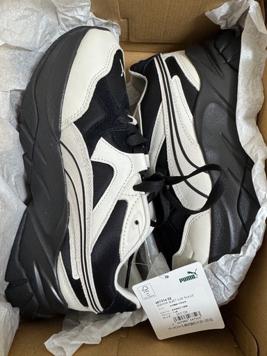 PUMAスニーカー