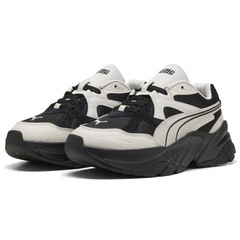 PUMAスニーカー
