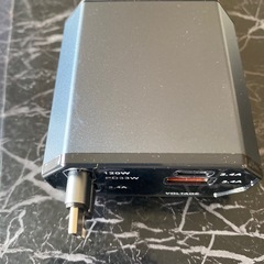 新品未使用品です‼️‼️‼️車用 シガーソケット用 充電ケーブル 4IN1 typeC lightning USBA USBtypeC iPhone Android イヤホン モバイル電源 タブレット スポーツウオッチ デジカメ スマホ 4台のデバイスを同時に充電出来ます。12ボルトから24ボルトの車両で使用できるの画像
