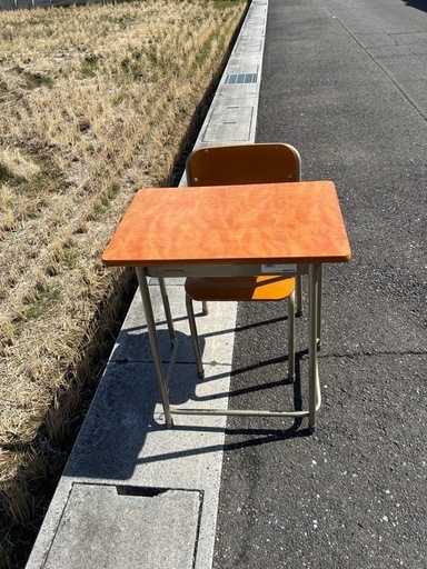 学校の机と椅子   1セット