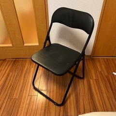 ブラックプラスチック折りたたみ椅子 