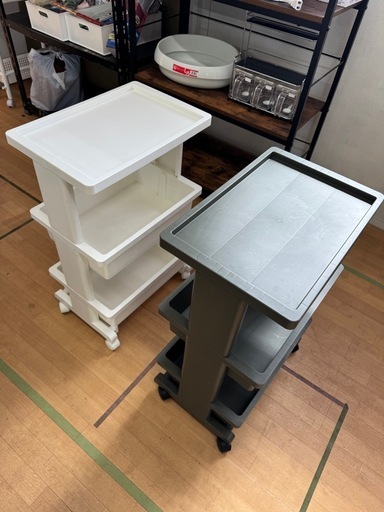 ワゴン　収納ワゴン　1個1000円　白、緑　中古