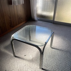 グラスローテーブルの画像