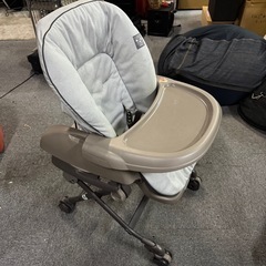 コンビ ハイローチェア ネムリラ ベビーステーション アカチャンホンポ限定モデル 手動スウィング テーブル付きの画像