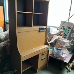 机になるタンス