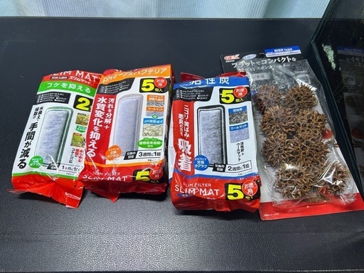 【取引中】30cmキューブ水槽（イエローチェリーシュリンプ）