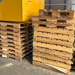 無料　木製パレット　110x110mm  110x90mm