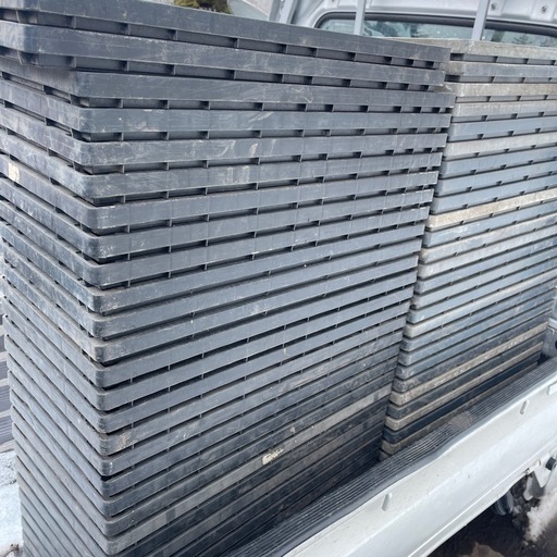 青森十和田市　メーカー・型式不明 中古 苗箱 600枚　　引き取り限定，発送相談， 青森十和田市 メーカー・型式不明 中古 苗箱 600枚 引き取り限定，発送