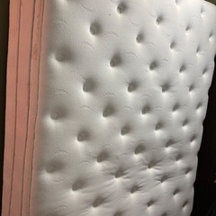 クイーンサイズ　マットレス　（Ashley Furniture ・America）の画像