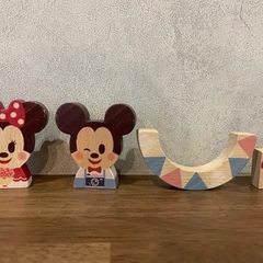 ディズニーフォトフレーム【新品】 付属の置物(ミッキー、ミニー積み木)は何度か使用済の画像