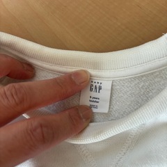 5.6歳向けbaby  GAP 起毛トレーナーの画像