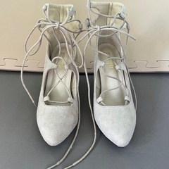 ベージュ　パンプス　