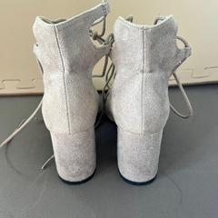 ベージュ　パンプス　の画像