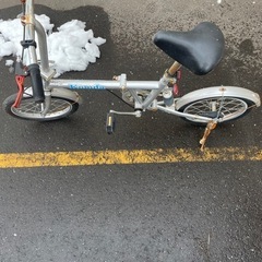折りたたみ自転車の画像