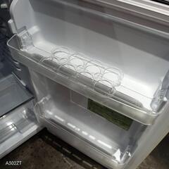 A246 送料設置無料  レトロデザイン　新生活　冷蔵庫　22年製　冷蔵庫   114L  の画像