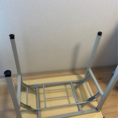 折り畳みデスクの画像