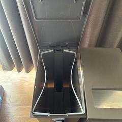 UNEED ダストボックス 2個セット - フットペダル式 分別ゴミ箱 45L の画像