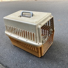 中古品　ペットキャリー　幅６０cm×奥行３５cm×高さ５０cm