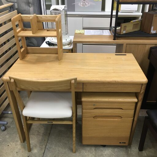 大塚家具　デスク４点セット　椅子はカリモク
