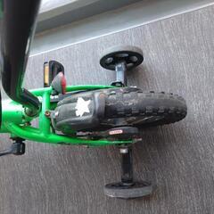 幼児用コマつき自転車の画像