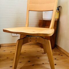 ダイニングテーブルの回転椅子　中古品　値下げの画像