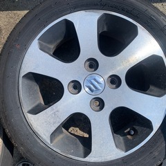 ノーマルタイヤ　ホイル付きの画像