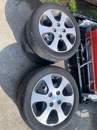 ノーマルタイヤ　ホイル付き