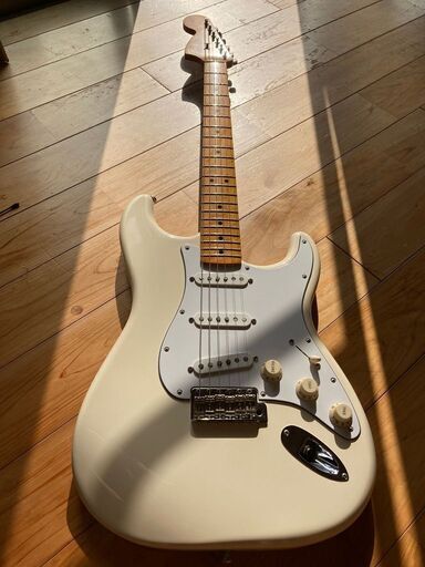 Fender Jimi Hendrix Stratocaster®, Maple Fingerboard, Olympic White