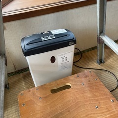 掃除機、脚立、電ノコ、電話機、シュレッダーなどの画像