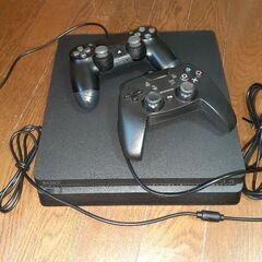 プレステ4とコントローラーとケーブル