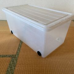③衣装ケース　大コロ付き　１つ