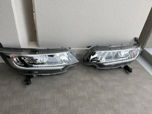 フリードGB5クロスターヘッドライト　美品