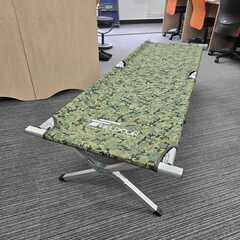 差し上げます！アウトドアコット（FIELDOOR）とキャンプ用小物のセットです‼の画像