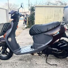 非常に良いエンジン。スズキ レッツ4。フロントバスケット付き。 ◆安い価格で安心して乗れる良いバイクを提供しています。の画像