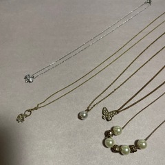 パールとクリスタルのネックレス５点セットまとめ売りの画像