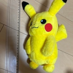 ポケモン　ピカチュウ　ぬいぐるみ
