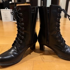 編み上げブーツ22.5センチの画像