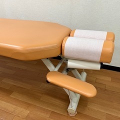 カイロ整体施術ベッドの画像