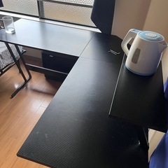 パソコンデスクの画像